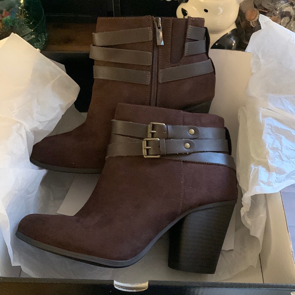 New Torrid size 9 brown wrap ankle bootie.